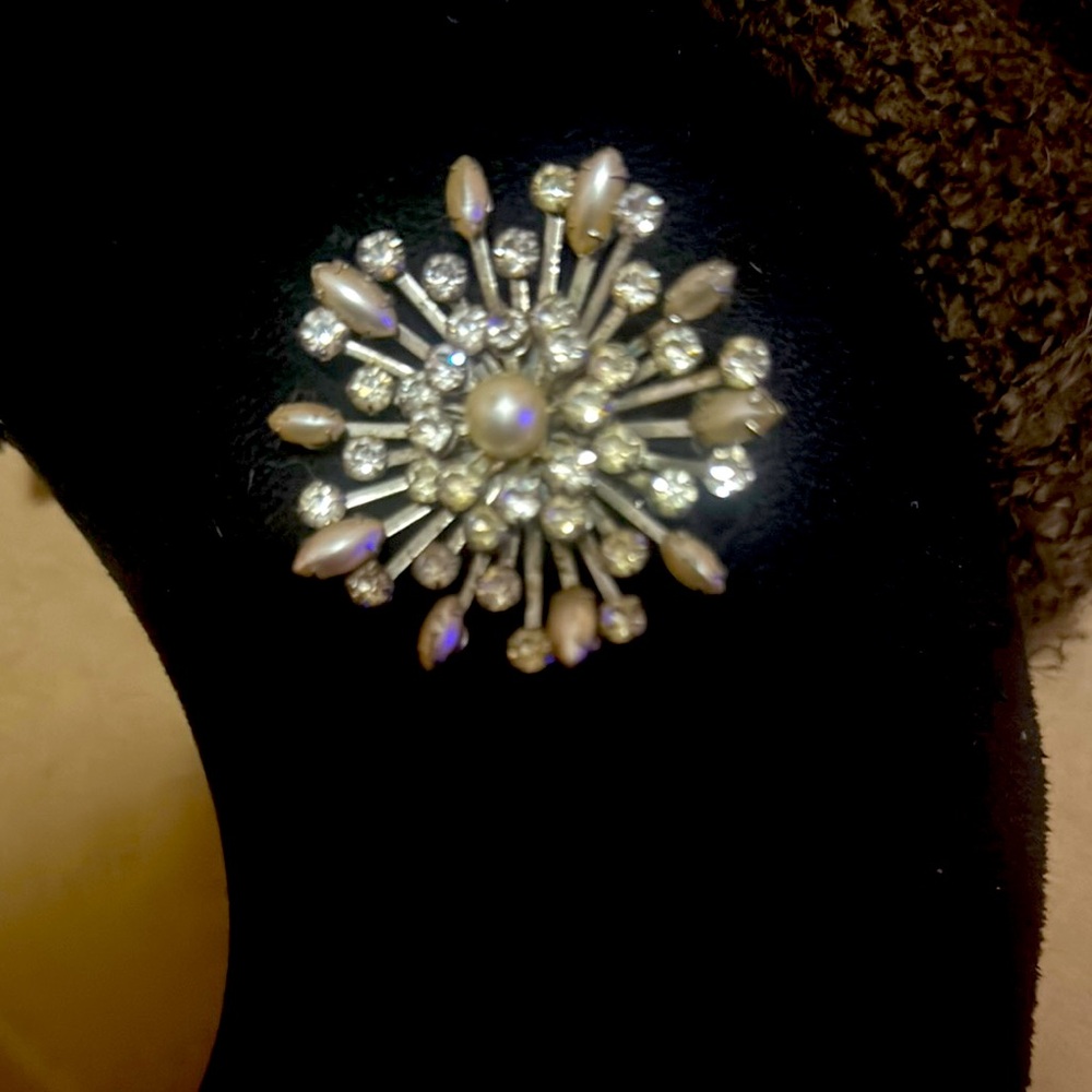 Elegant Pearl and Crystal Brooch